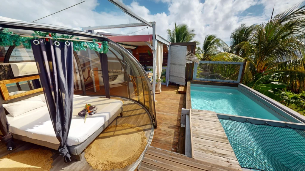 Aquadom Piscine + chambre Dom nature